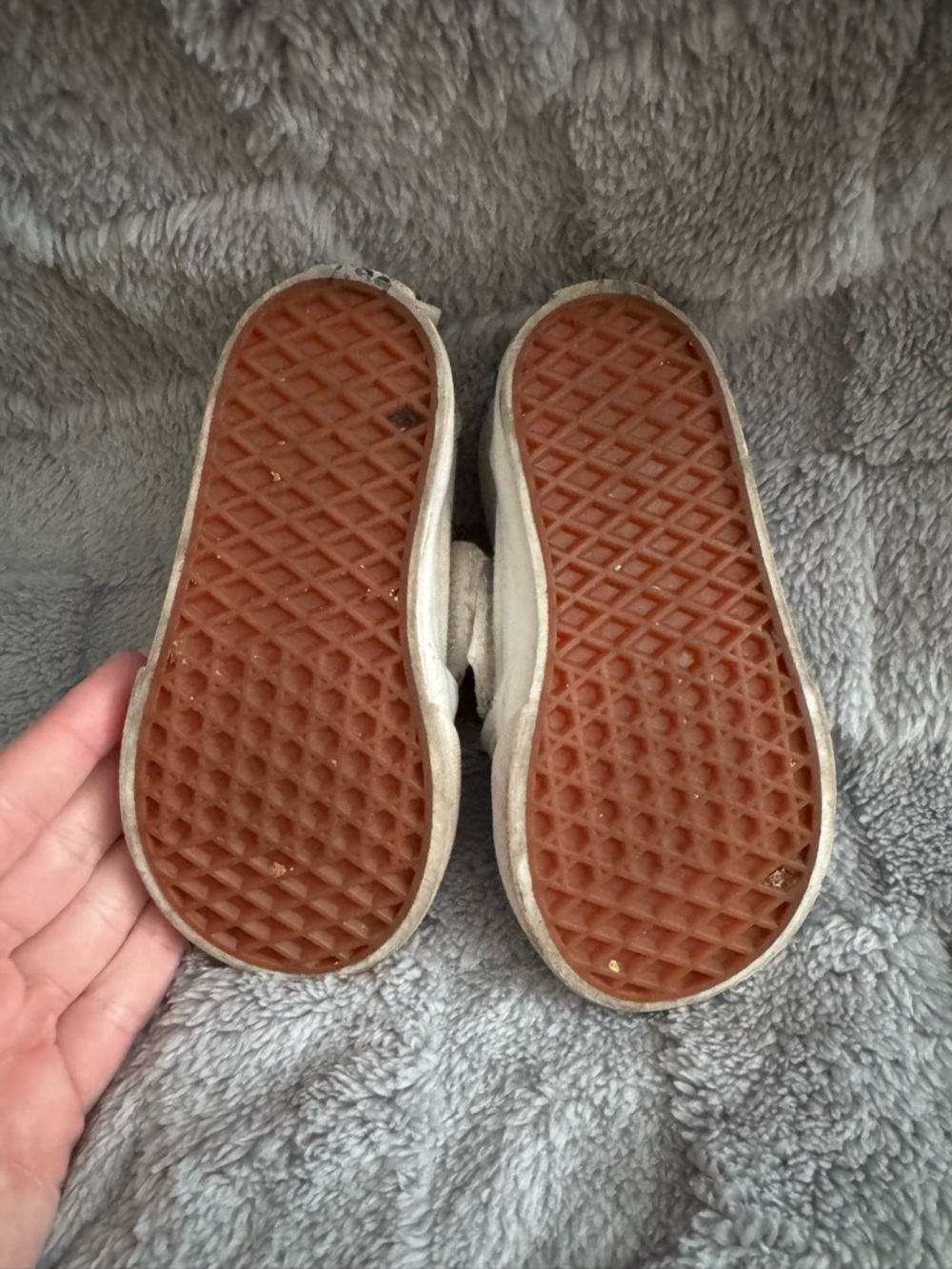 Vans Kids Slip-On Canvas Shoes in Off-White - Picture 5 of 5